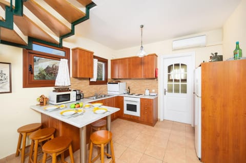 Equipped kitchen with A/C