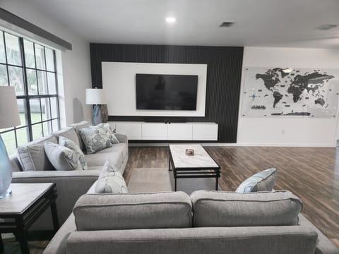 Spacious living room, 65inch smart TV w/ Roku, and board games in the TV Cabinet