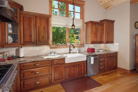 Fully stocked gourmet, chef's kitchen.