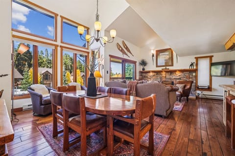 Dining/Living Area - 4 O'Clock Lodge D25 - Breckenridge Vacation Rental