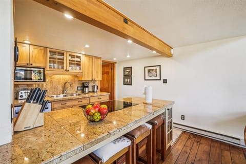 Kitchen - 4 O'Clock Lodge D25 - Breckenridge Vacation Rental