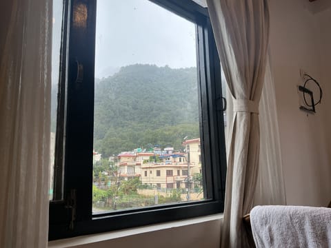 Deluxe Double Room, 1 King Bed, Hill View | Desk, laptop workspace, free WiFi