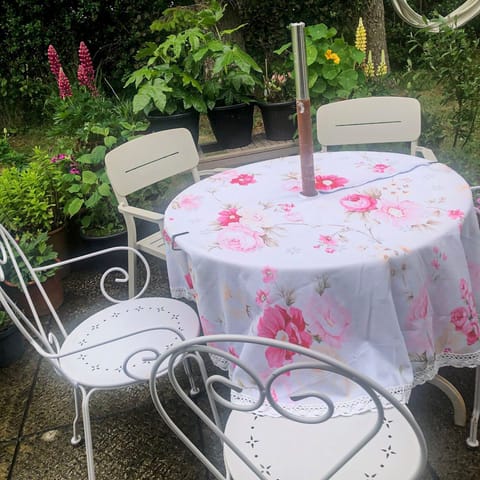 Springwood Cottage  garden furniture. Victorian style, vintage setting.