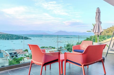 Luxury Suite, Sea View | Egyptian cotton sheets, premium bedding, free minibar, in-room safe