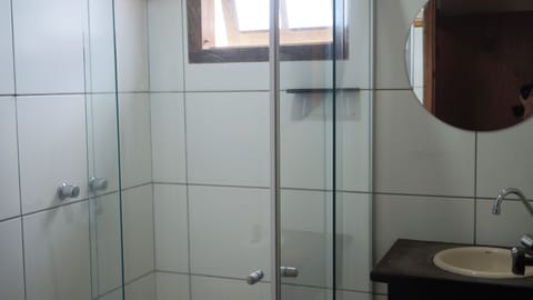 Superior Room | Bathroom | Shower, towels, soap, shampoo