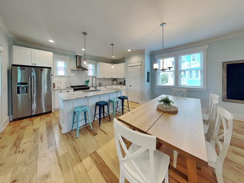 Dining Area - Seating for 8