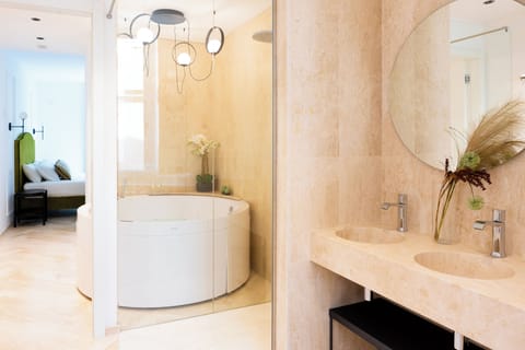 Luxury Suite, Balcony, City View | In-room safe, blackout drapes, soundproofing, free WiFi