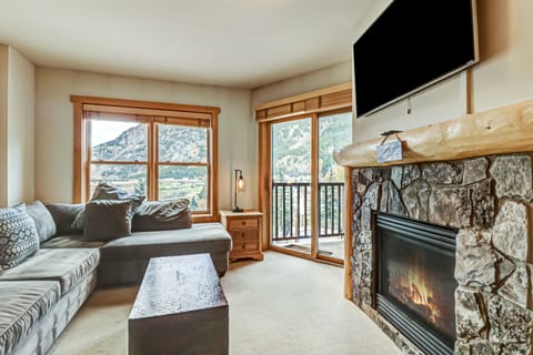 Condo, 1 Bedroom | Living area