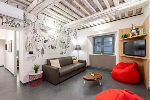 A warm and stylish living space designed for pure relaxation. Soft textures, warm lighting and a cozy, modern vibe make it the perfect spot to enjoy a coffee, watch a movie, or unwind after a day of exploring the city in total comfort.