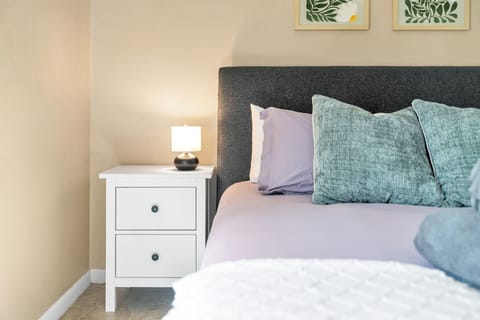 Perfect for late-night reading or setting a soft ambiance.