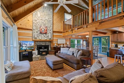 Grandfather Vista Livingroom open to dining area and high ceilings. 