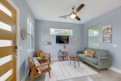 Austin Vacation Rental | 2BR | 2.5BA | 1,100 Sq Ft | Stairs Required