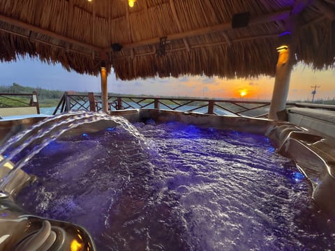 Outdoor spa tub