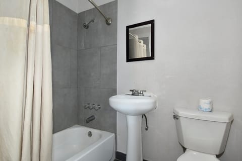 Single Room, 1 Queen Bed | Bathroom | Towels, soap, toilet paper