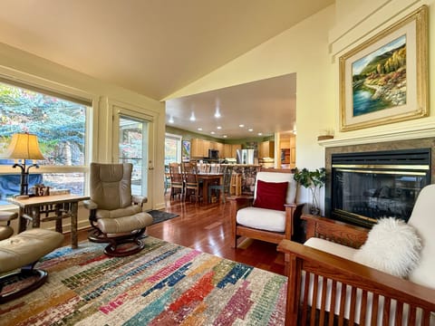 Living room looking into kitchen.