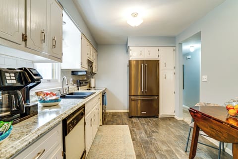 Kitchen | Dual Coffee Maker | Dishwasher | Blender | Toaster