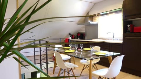 Comfort Cottage, Patio, Garden View | Private kitchen