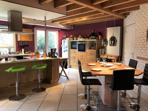 Deluxe Villa, Patio, Garden View | Private kitchen