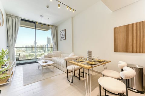 Exclusive Apartment, Balcony, City View | Living room | 40-inch Smart TV with digital channels