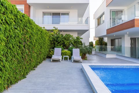Outdoor pool, sun loungers