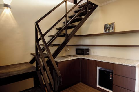 Desk, laptop workspace, free WiFi, bed sheets