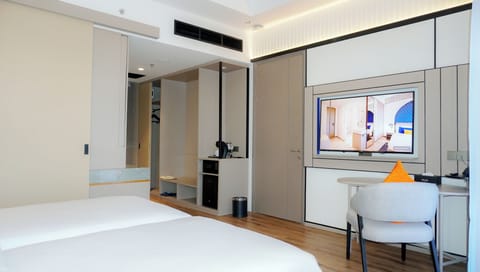 Superior Room | Desk, iron/ironing board (on request), WiFi (free), bed sheets