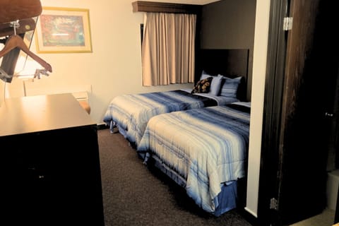Comfort Room, 1 Double Bed, Non Smoking | Desk, blackout drapes, iron/ironing board, WiFi (free)