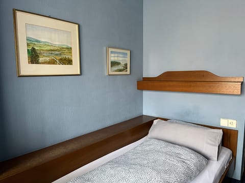 Basic Single Room, Balcony | Desk, laptop workspace, soundproofing, free WiFi