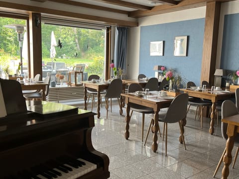 Daily buffet breakfast (EUR 9.50 per person)