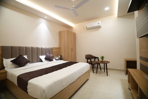 Standard Room | Desk, laptop workspace, iron/ironing board, free WiFi