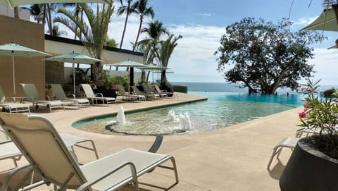 Breathtaking Beach Front Amenities:  Infinity Pool, Jacuzzi, Restaurant, Lounge areas, Fire Pit and much more. 