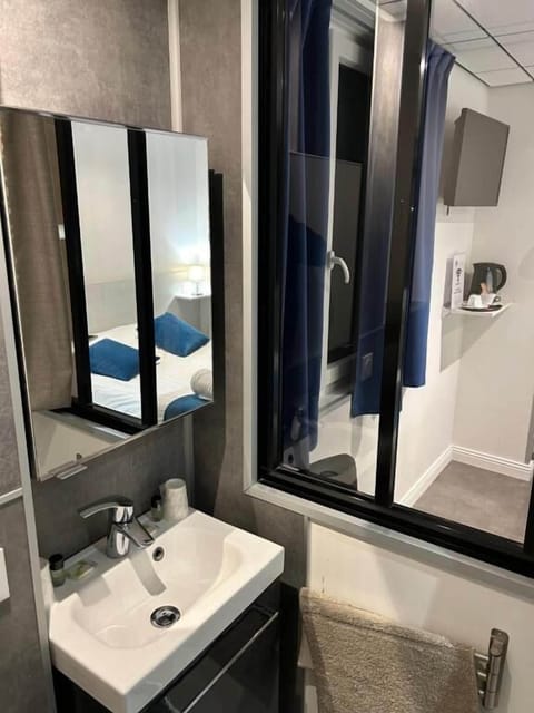 Classic Double Room, Sea View | Bathroom