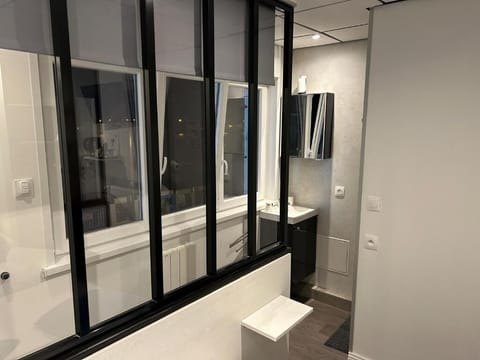 Classic Triple Room | Bathroom