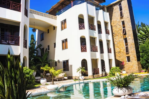 Sunset & Serenity: serviced 2-bedroom with pool near Diani Beach