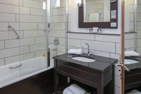 Superior Double Room with Balcony | In-room safe, blackout drapes, iron/ironing board, free WiFi