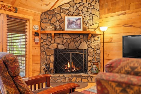 "We REALLY enjoyed the fireplace and deck"-Angie Nov2025