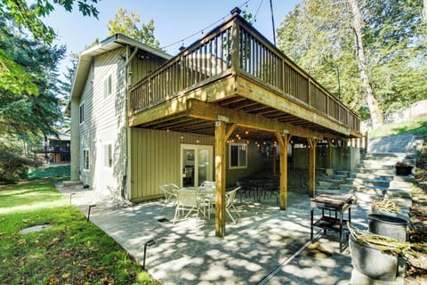 Newcastle Vacation Rental | 2BR | 1BA | 1,100 Sq Ft | 1 Step Required
