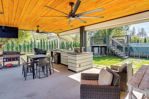 Weaverville Vacation Rental | 4BR | 2.5BA | 2,100 Sq Ft | 5 Stairs Required