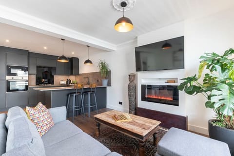 Living Room / Lounge
