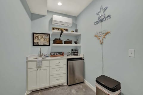 House, Multiple Beds, Hot Tub (336 Ridgeview Dr) | Interior