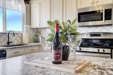 Welcome to the inviting, modern kitchen.