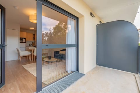 Standard Apartment, 1 Bedroom, Non Smoking (Queen) | Free cribs/infant beds, free WiFi, bed sheets