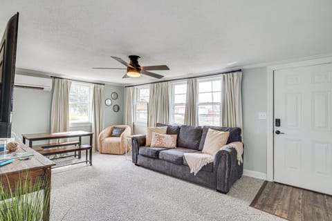 Morehead City Vacation Rental | 2BR | 1BA | 4 Steps to Enter | 616 Sq Ft