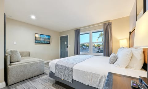 Suite, 1 Queen Bed with Sofa bed, Kitchenette | Blackout drapes, iron/ironing board, free WiFi, bed sheets