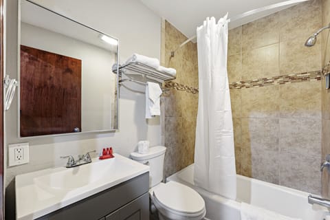 Standard Room, 1 Queen Bed | Bathroom | Combined shower/tub, free toiletries, towels