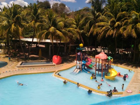 4 outdoor pools