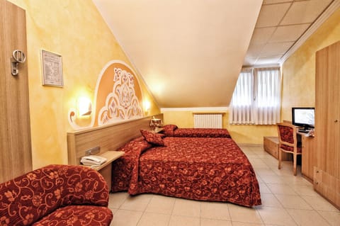 In-room safe, free WiFi, bed sheets