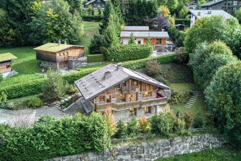 “Your dream stay in Megève – elegance, comfort & nature”
– The essence of French Alps living, perfectly captured at Chalet BlackMountain.