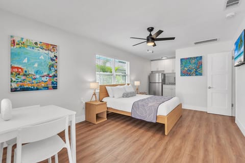 Spacious Studio with Queen Bed