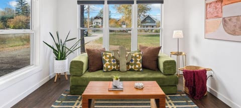 Office and Lounge Space | Laptop-friendly Workspace